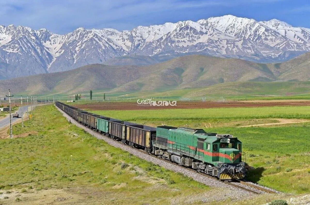 میزان جابجایی بار از خطوط ریلی منطقه آذربایجان ۴۲ درصد افزایش یافت