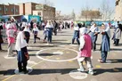 درگیر سیاست یک بام و دو هوا