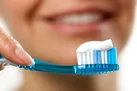 آیا باید زبان خود را نیز مسواک بزنیم؟