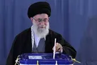 رهبر انقلاب اسلامی رأی خود را به صندوق انداختند (+فیلم)