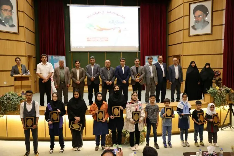 ۱۲ دانش آموز مقاطع مختلف استان رتبه برتر نقاشی هوای پاک را کسب کردند