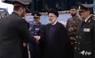 اهدای نشان افتخار به خانواده شهدای فراجا توسط رئیس جمهور