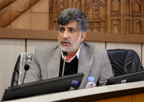 ترمیم آسفالت و مرمت چاله های سطح شهر در اولویت قرار گیرد