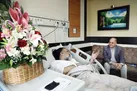 عیادت مدیرکل روابط عمومی رسانه‌ملی از رضا ایرانمنش