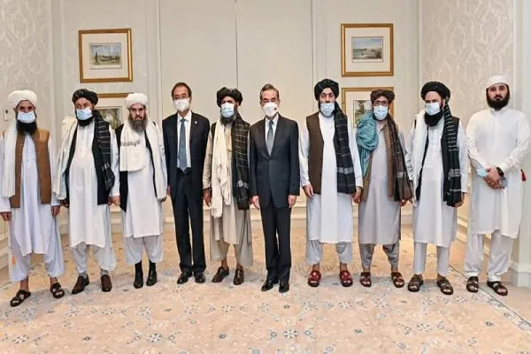 دیدار سران طالبان با وزیر خارجه چین در قطر‌
