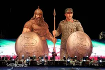 گزارش تصویری | مراسم رونمایی از مجسمه زانو زنندگان برابر ایران