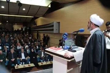 باید برای آموزش نماز و مسائل شرعی به کودکان و نوجوانان سرمایه‌گذاری کرد