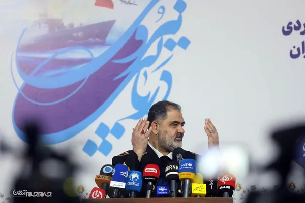 نشست خبری امیر دریادار ایرانی به&zwnj;مناسبت هفتم آذرماه روز نیروی دریایی ارتش