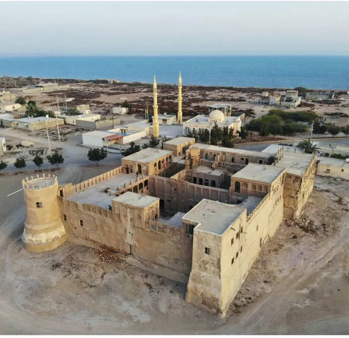 قلعه مغویه (شیخ سلطان المرزوقی) بندرلنگه دیگر  استوار نیست