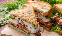 طرز تهیه ساندویچ مرغ خانگی؛ یک غذای سریع، خوشمزه و مقوی