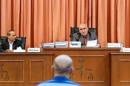 خودداری طبری از دفاع درباره پرونده کلاک؛ وکیلم دفاع می‌کند!