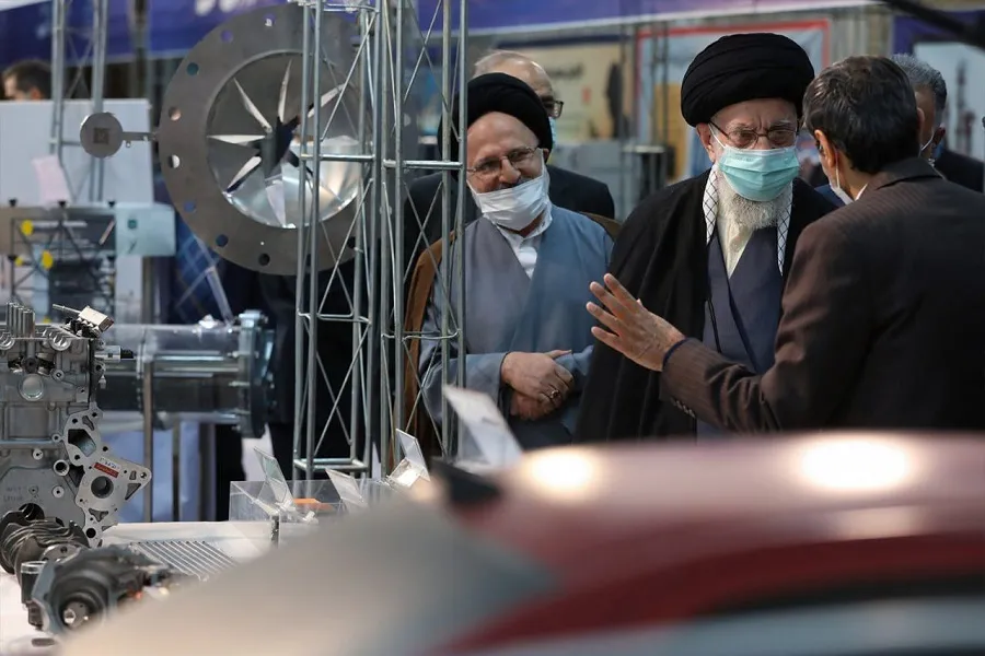گزارش تصویری | بازدید رهبر انقلاب از نمایشگاه توانمندی‌های صنعتی