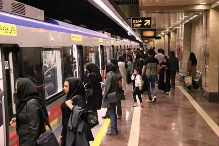 خطر شکست فاصله‌ گذاری اجتماعی در مترو و اتوبوس
