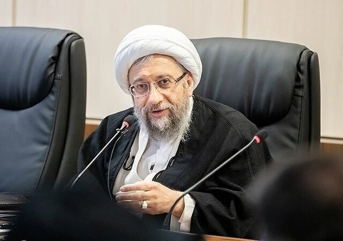 هیچکس حق عقب‌نشینی از خطوط قرمز نظام را ندارد