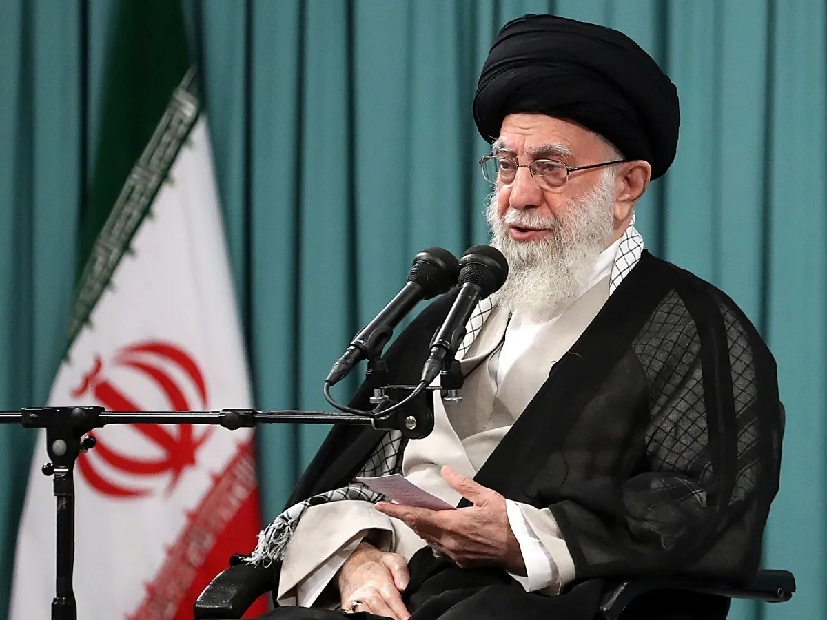 دیدار جمعی از رأی اولی‌ها و خانواده‌های شهدا با رهبر انقلاب تا ساعتی دیگر