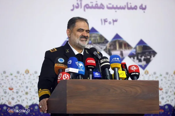 نشست خبری امیر دریادار ایرانی به&zwnj;مناسبت هفتم آذرماه روز نیروی دریایی ارتش