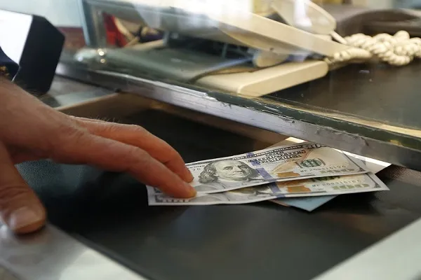 نرخ دلار در صرافی‌های بانکی روی ۲۶ هزار و ۷۶۰ تومان ثابت ماند
