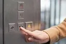 قطعی برق و کارهایی که هنگام گیر کردن در آسانسور باید انجام دهید