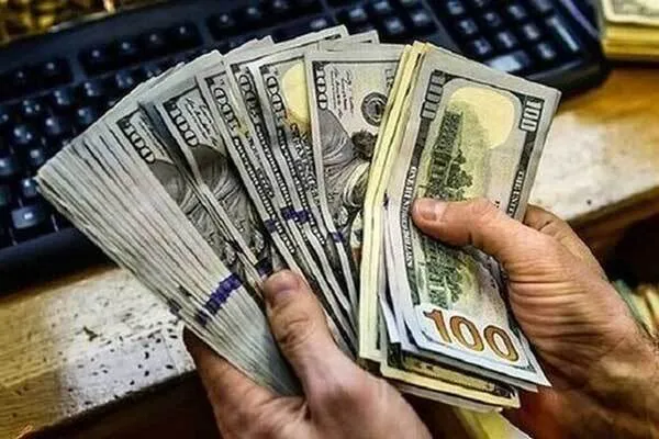 ثبات قیمت دلار و سکه در معاملات امروز بازار