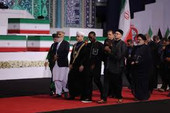 جهان به احترام ایران مقاوم، ایستاد