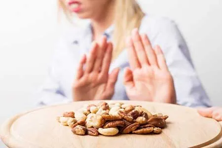دختری که غذا را از طریق قلبش می‌خورد! (+عکس)