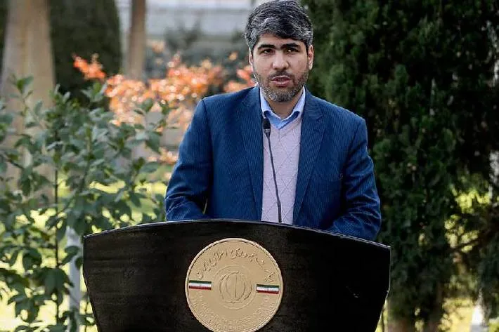 خط قرمز دولت در افزایش حقوق «تورم» است | افزایش حقوق کارمندان پلکانی است