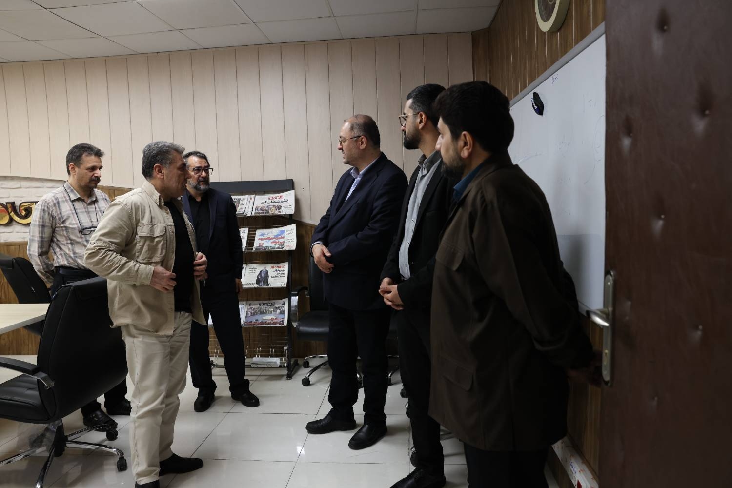 بازدید مدیرکل روابط‌عمومی رسانه ملی از روزنامه جام‌جم به‌مناسبت روز خبرنگار 