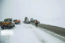 برف و کولاک برخی جاده‌های خراسان‌ رضوی را بست