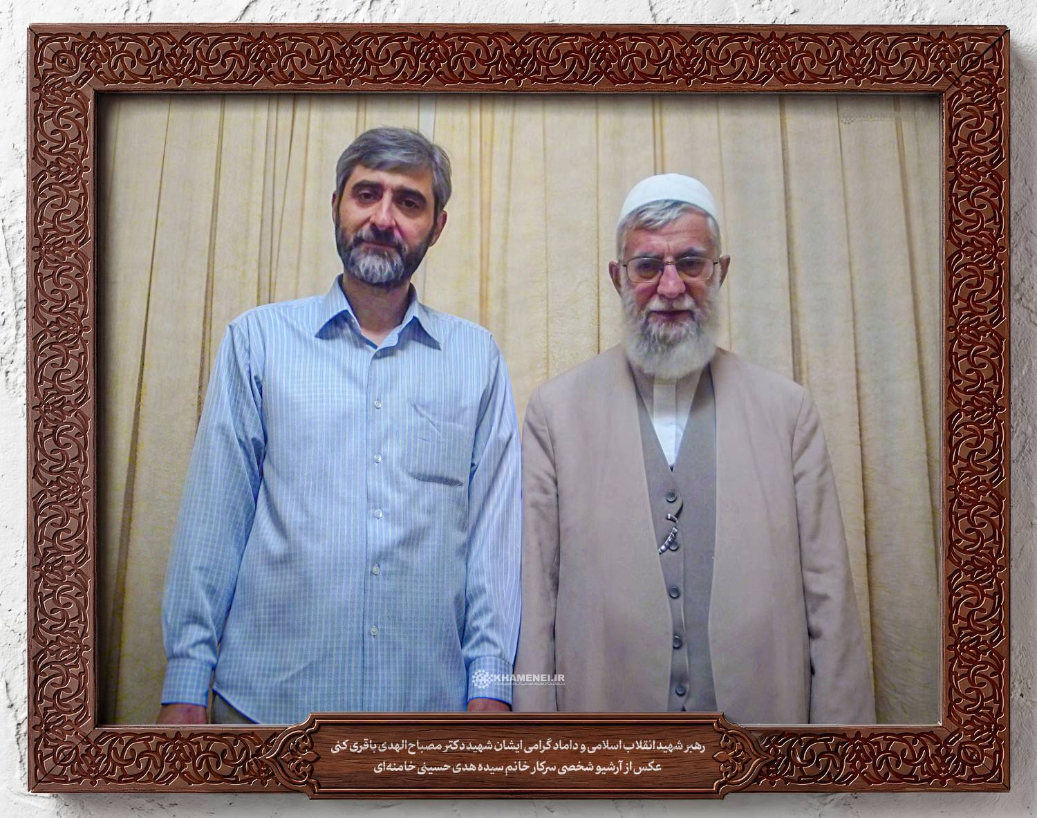 تصویری از شهید مصباحالهدی باقری در کنار رهبر شهید انقلاب اسلامی تصویری از شهید مصباحالهدی باقری در کنار رهبر شهید انقلاب اسلامی