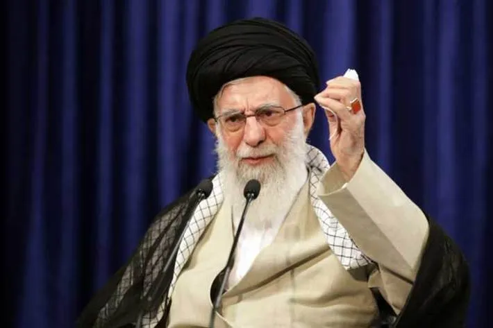 مبارزه با فساد بدون ملاحظه و تعدی و فقط بر مدار حق، عدل و قانون