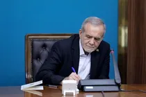 تجلیل رئیس‌جمهور از مدیر پروژه بازسازی یکی از مدارس شهرستان نرجه