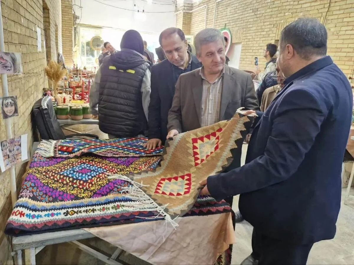 افتتاح نمایشگاه یلدایی صنایع‌دستی در تاکستان