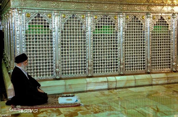 تصاویری از حضور رهبر انقلاب اسلامی در حرم حضرت فاطمه معصومه (سلام&zwnj;الله&zwnj;علیها)