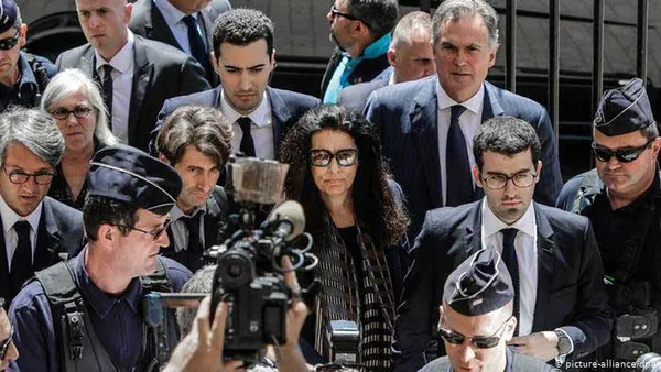 ۱۲- فرانسواز بتانکور: فرانسواز بتانکور اهل فرانسه است و ثروتمندترین زن جهان محسوب می&zwnj;شود. دارایی او بیش از ۷۵ میلیارد دلار برآورد می&zwnj;شود.