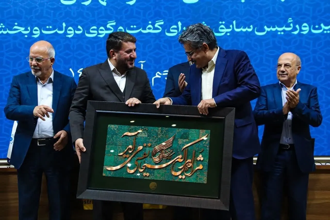تولید ۱۲۸ مگابایت برق خورشیدی در نیروگاه‌های استان یزد
