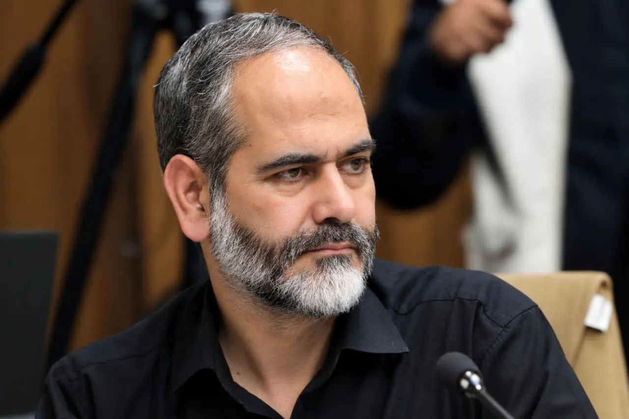 روحانی پاسخگوی عملکرد دولتش باشد