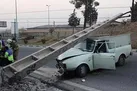تصادف کامیون با 4 خودرو و تیر برق در رشت (فیلم)