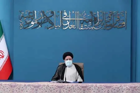 دولت در کنار مردم است و حمایت از منافع آنها را خط قرمز خود می‌داند