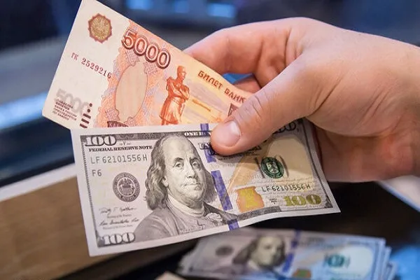 قیمت دلار ۷ فروردین ۱۴۰۰ به ۲۴ هزار و ۶۴۳ تومان رسید