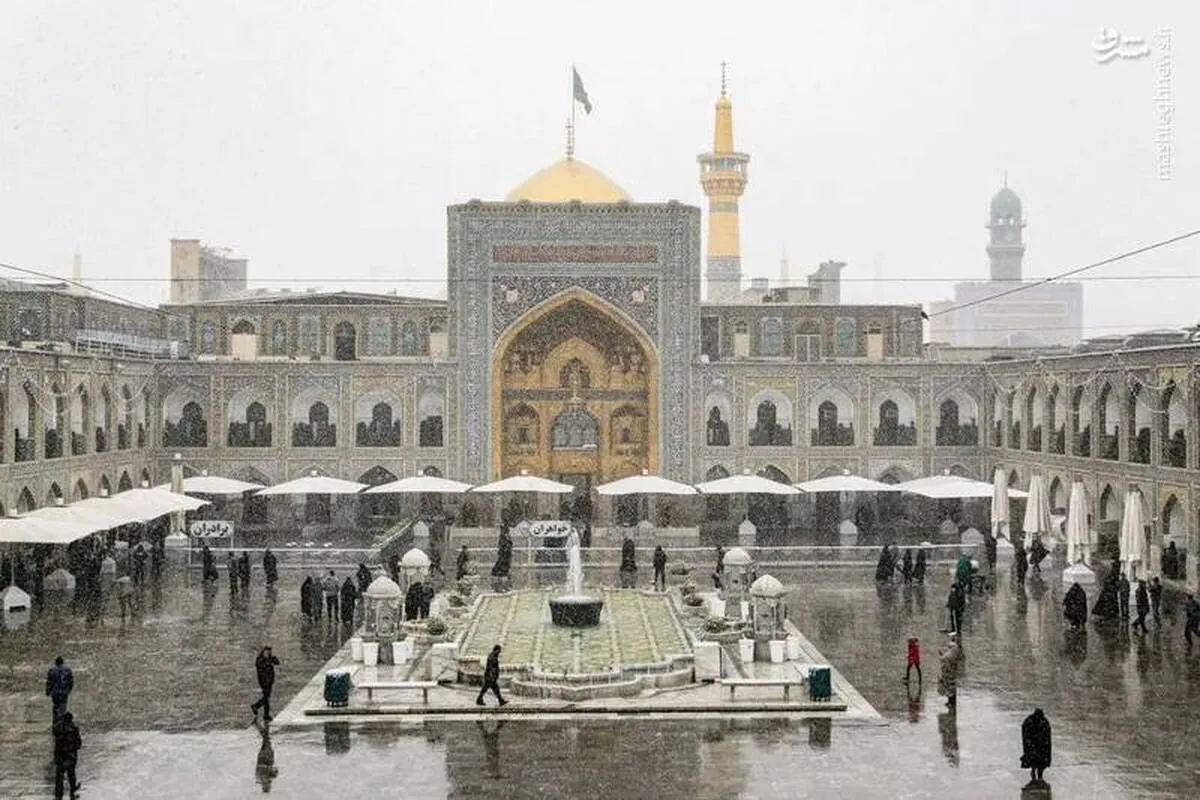 ببینید | بارش زیبای برف در حرم امام رضا (ع)