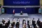 رفتار پدرانه با همه، سلوک مردمی، مقابله با شبهات و تبیین مبانی انقلاب بویژه عدالت