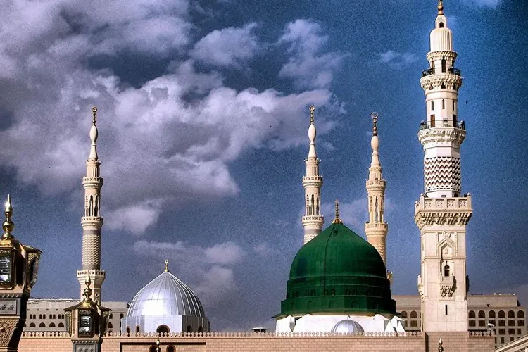 تحلیل جامعه‌شناختی و کلامیِ سبک حیات سیاسی پیامبر (ص)؛ از شالوده‌ریزی «نظام امت» تا چالش‌های ماندگاری در پرتو رحلت