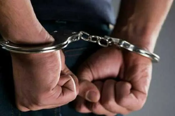 دستگیری سارق حرفه‌ ای منازل با کلت و ۱۰ تیر جنگی