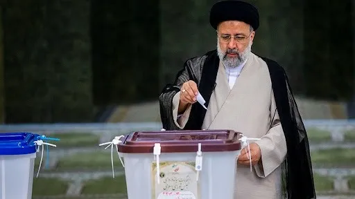 عکس و فیلم | رئیس‌ جمهور رای خود را به صندوق انداخت