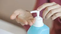 ترکیبات ضدعفونی‌کننده دست را جایگزین شستشو با آب و صابون نکنید
