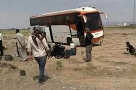 مصدومیت پنج زائر ایرانی به دلیل انحراف مینی‌ بوس در عراق