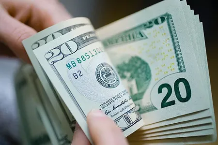 کاهش ۱۳۰۰ تومانی نرخ دلار