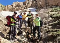 صعود پیشکسوتان هیئت کوهنوردی شهرستان خانمیرزا و بخش ارمند به قله کمرشکن