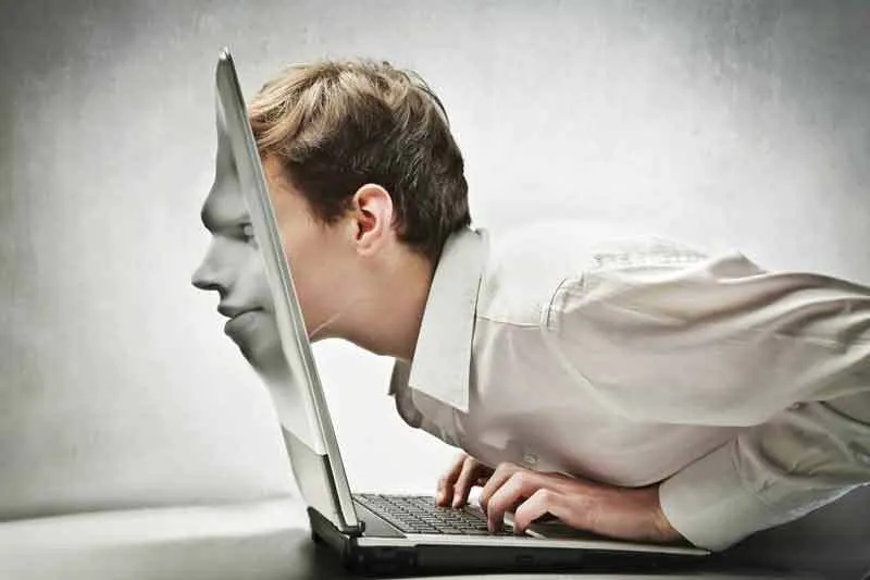حمله به هویت با شباهت‌های تقلیدی