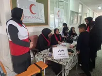 ارائه خدمات رایگان پزشکی به اهالی صدرآباد توسط کاروان سلامت هلال‌احمر اشکذر